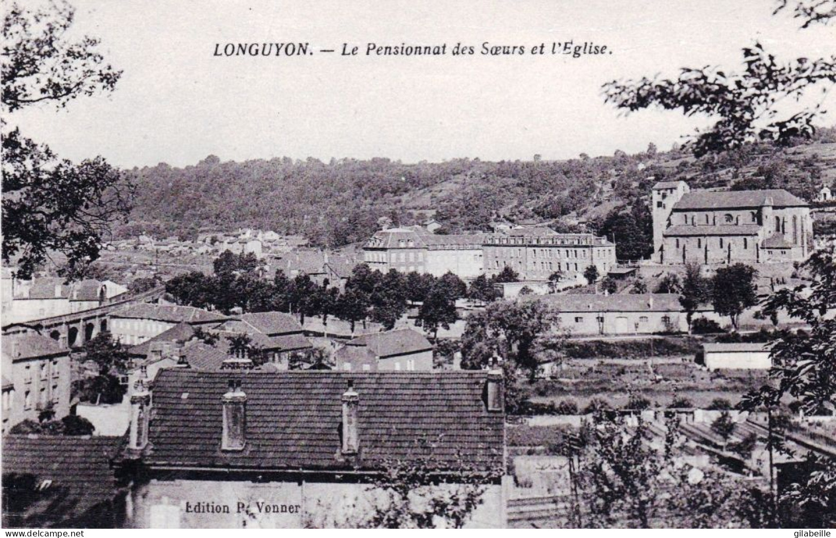 54 - Meurthe Et Moselle -  LONGUYON - Le Pensionnat Des Soeurs Et L église - Longuyon