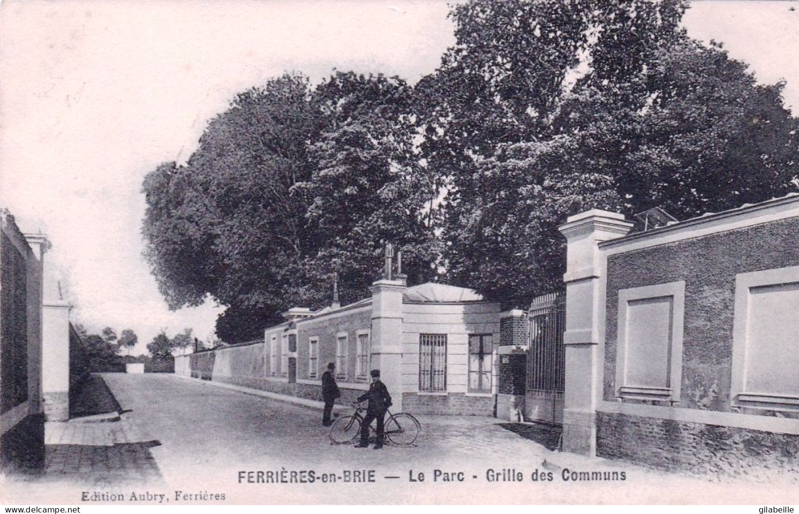 77 -  FERRIERES  En BRIE - Le Parc - Grille Des Communs - Altri & Non Classificati