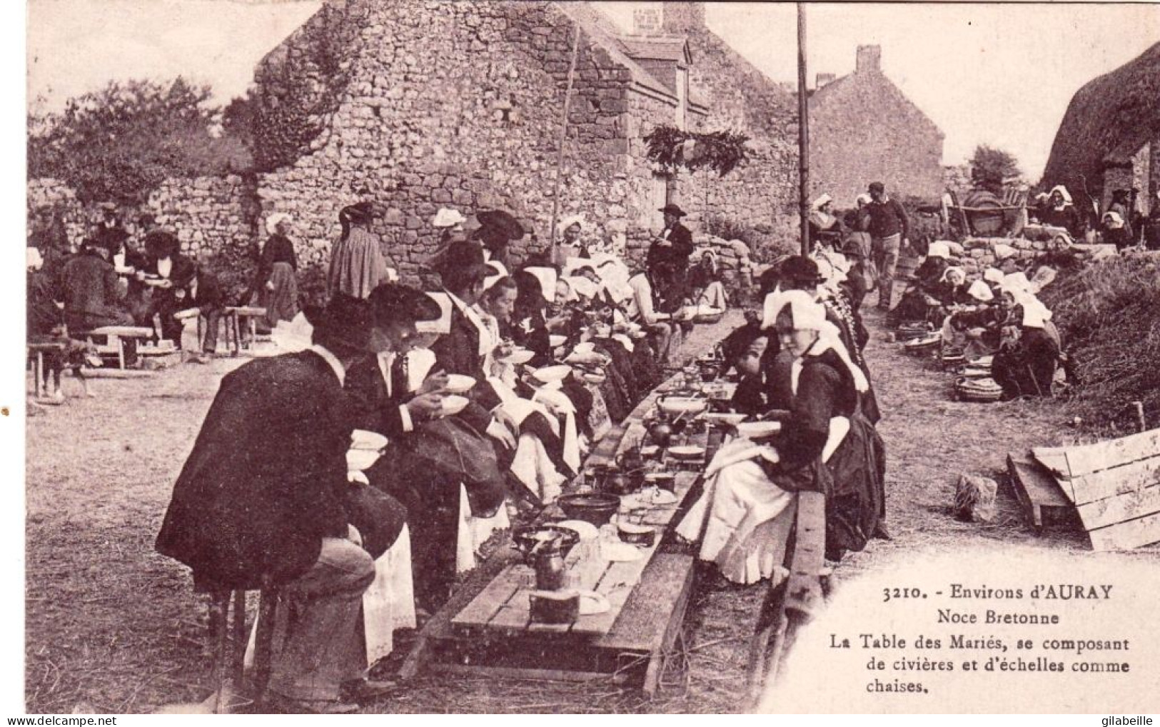 56 - Environs D AURAY - Noce Bretonne - La Table Des Mariés Se Composent De Civieres Et D Echelles Comme Chaises - Auray