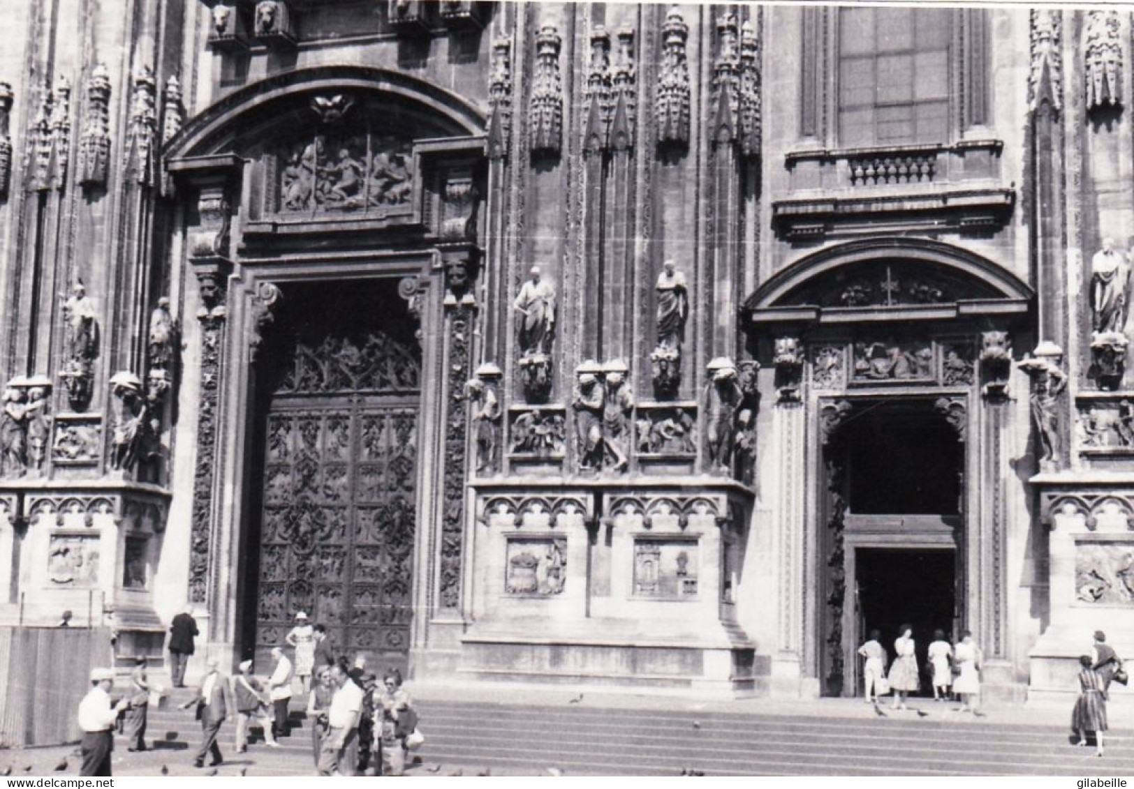 Photo 10.0 X 7.2 - MILAN  - MILANO - Devant  La Cathedrale -  Davanti Alla Cattedrale - Juin 1961 - Places