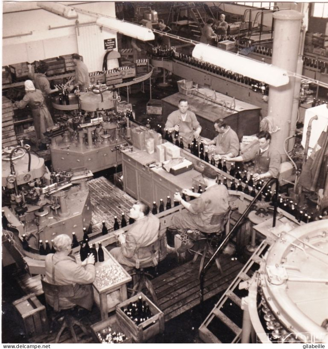 Photo 11.5 X 11.0 - MUNICH - Ouvriers A La Brasserie Spaten - Arbeiter In Der Spaten-Brauerei - Octobre 1960 - Orte