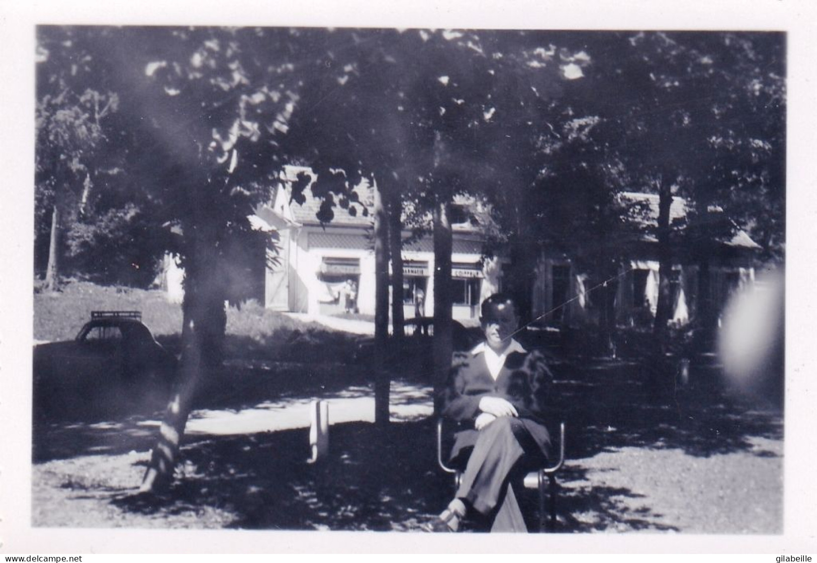 Photo 8.5 X 6.00 -  CHATEAUNEUF Les BAINS (63 ) Repos Dans Le Parc - Aout 1951 - Places