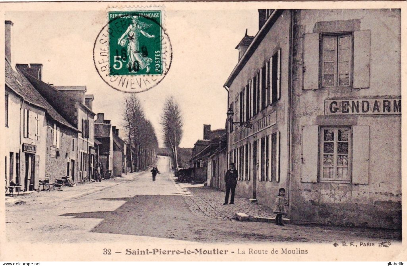 58 - Nievre -  SAINT PIERRE Le MOUTIER - La Route De Moulins - La Gendarmerie - Autres & Non Classés