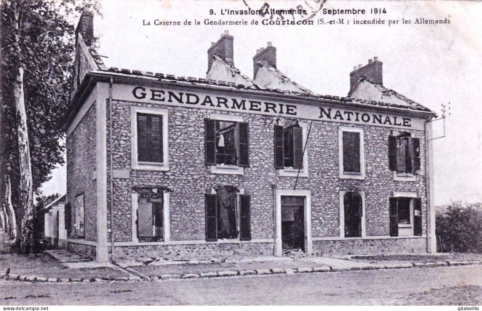 77 - Seine Et Marne -  COURTACON - La Caserne De La Gendarmerie Incendiée Par Les Allemands - Guerre 1914 - Altri & Non Classificati