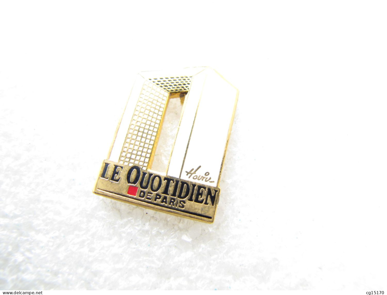 PIN'S    LE  QUOTIDIEN DE PARIS    GRANDE ARCHE Email Grand Feu - Transports