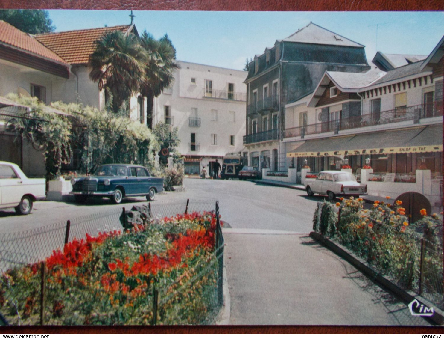 65 - CAPVERN Les BAINS - Le Centre. (Commerces / Voitures: Peugeot 404, Mercédes, Tube Citroen ) CPSM - Sonstige & Ohne Zuordnung