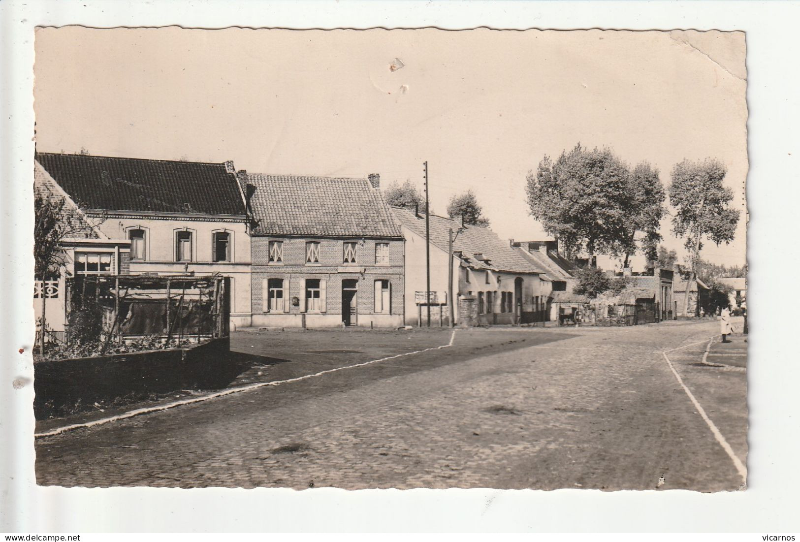 CP 59 HASNON CATAINE La Place Vue De La Rue Vaillant - Autres & Non Classés