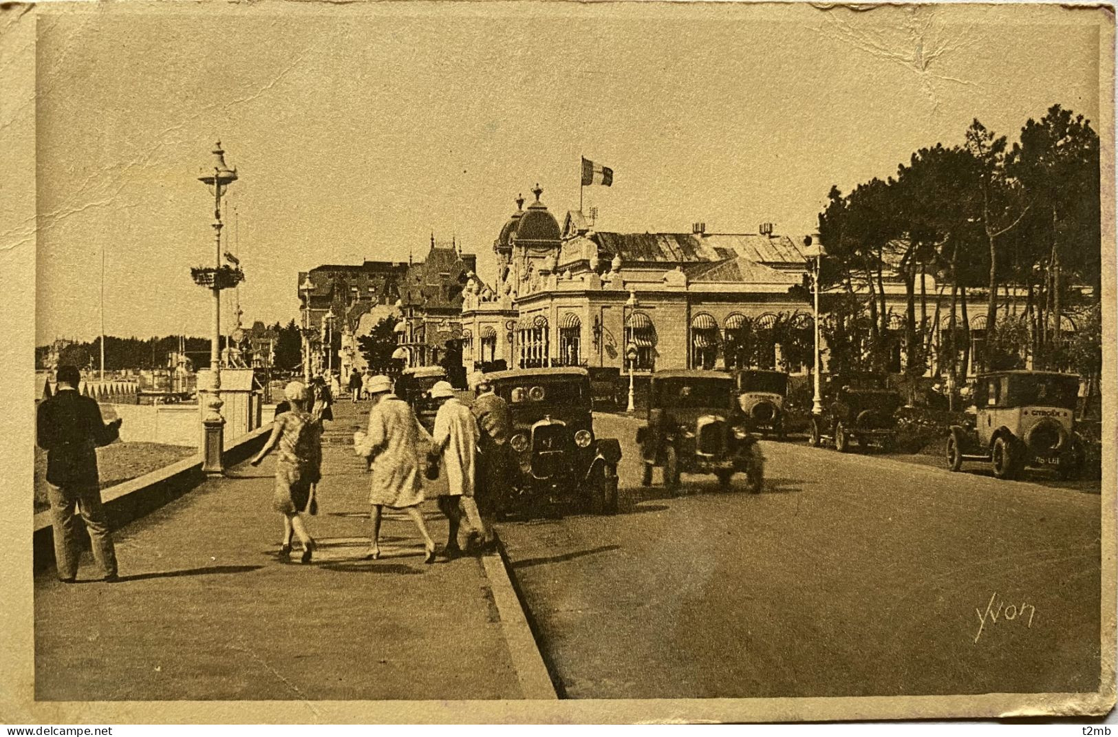 CPA (Loire Inférieure) LA BAULE - L'esplanade Et Le Casino - La Baule-Escoublac