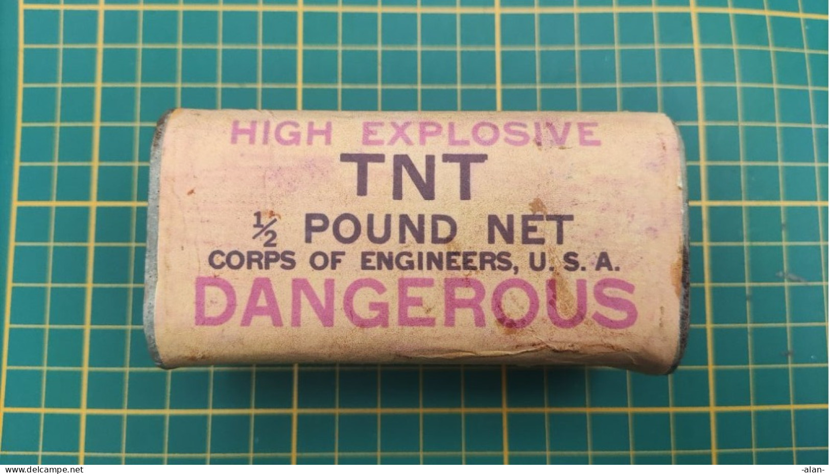 TNT 1/2 POUND  Copie Résine - Armas De Colección