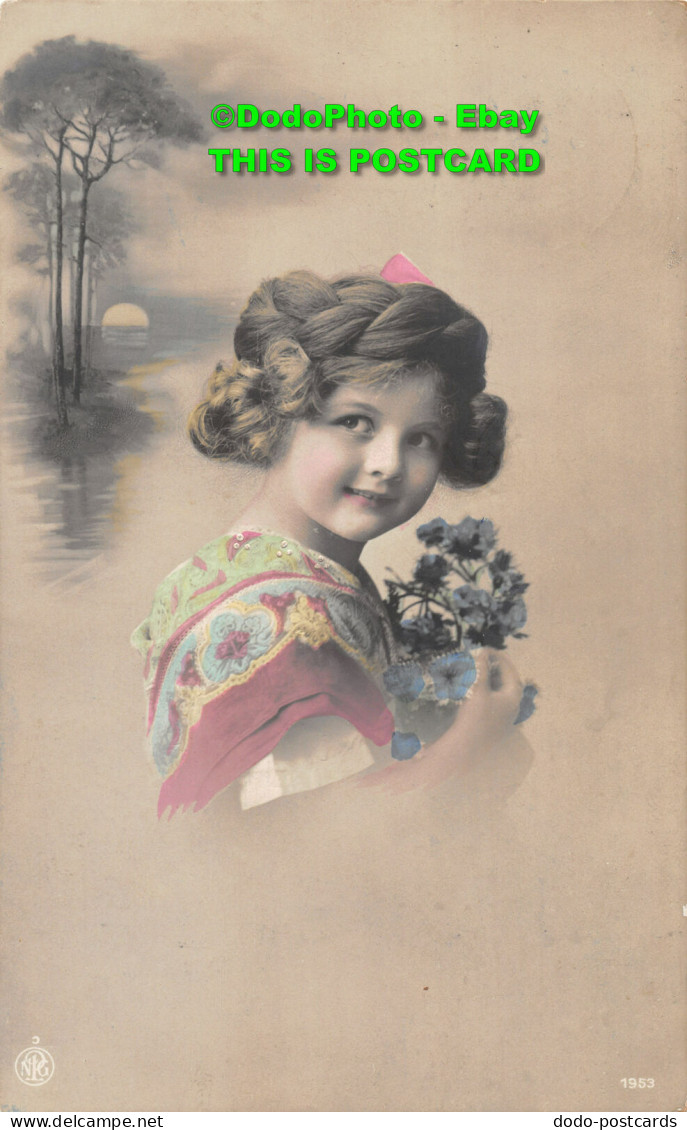R419348 Girl. Flowers. N. P. G. 1953. Old Photography. Postcard. 1911 - Monde