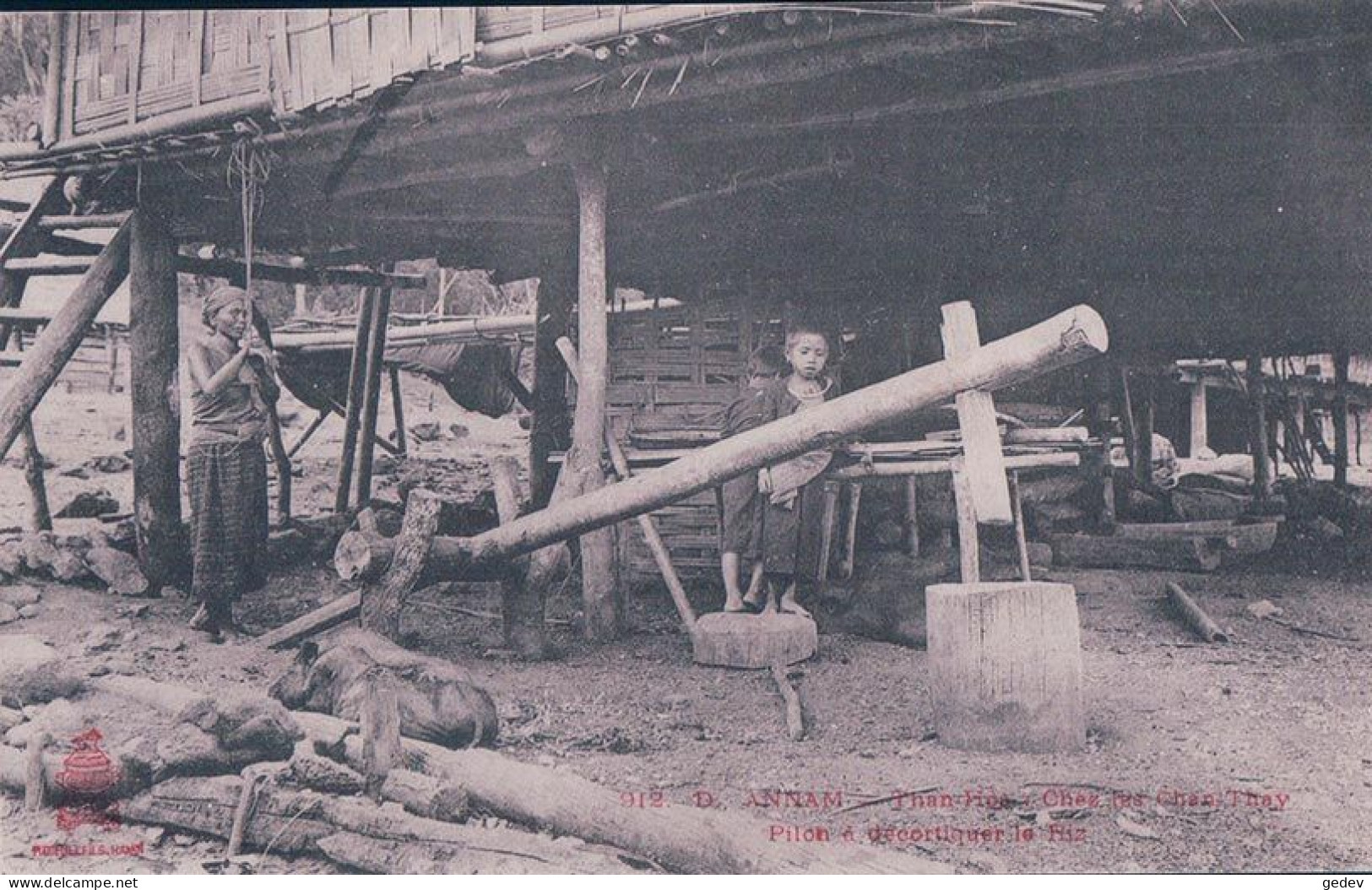 Viêt Nam, Annam, Than-Hoa Chez Les ChanThay, Pilon à Décortiquer Le Riz (912 D) - Vietnam