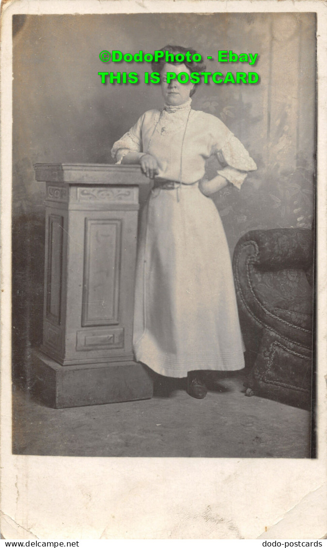 R418634 Woman. Old Photography. Postcard - Monde