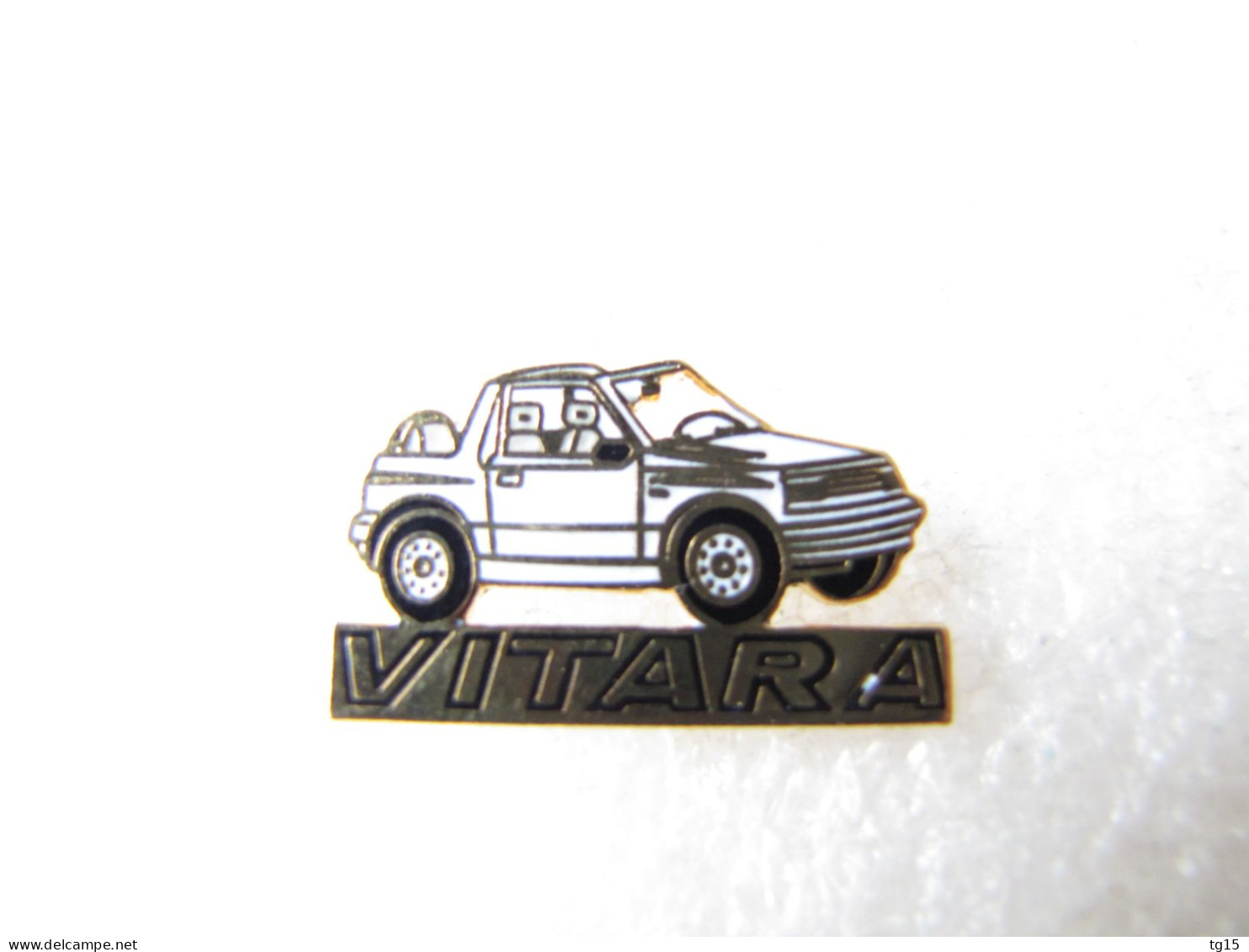 PIN'S   SUZUKI   VITARA   Blanc     Email Grand Feu - Sonstige & Ohne Zuordnung