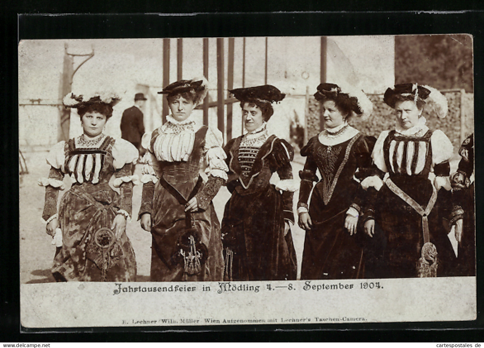 AK Mödling, Jahrtausendfeier 1904, Frauen In Historischen Kostümen  - Autres & Non Classés