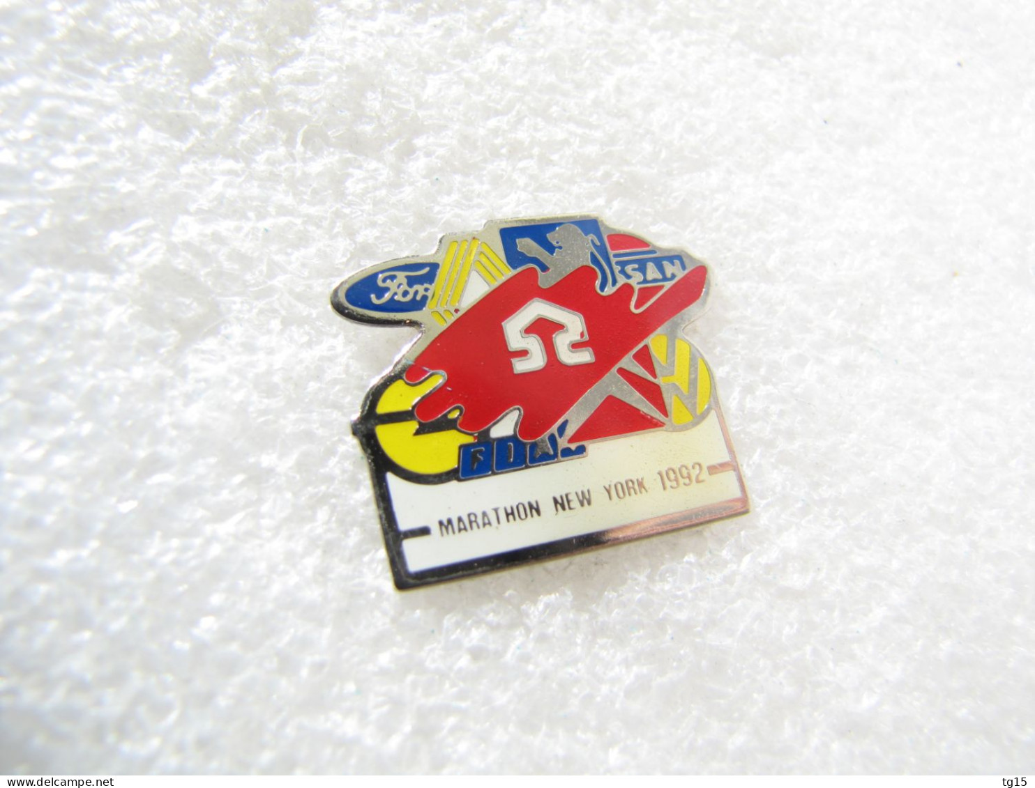 RARE PIN'S  LOGO  FORD  RENAULT PEUGEOT  NISSAN  OPEL FIAT  CITROEN  VOLKSWAGEN  MARATHON DE  NEW YORK 1992 - Autres & Non Classés