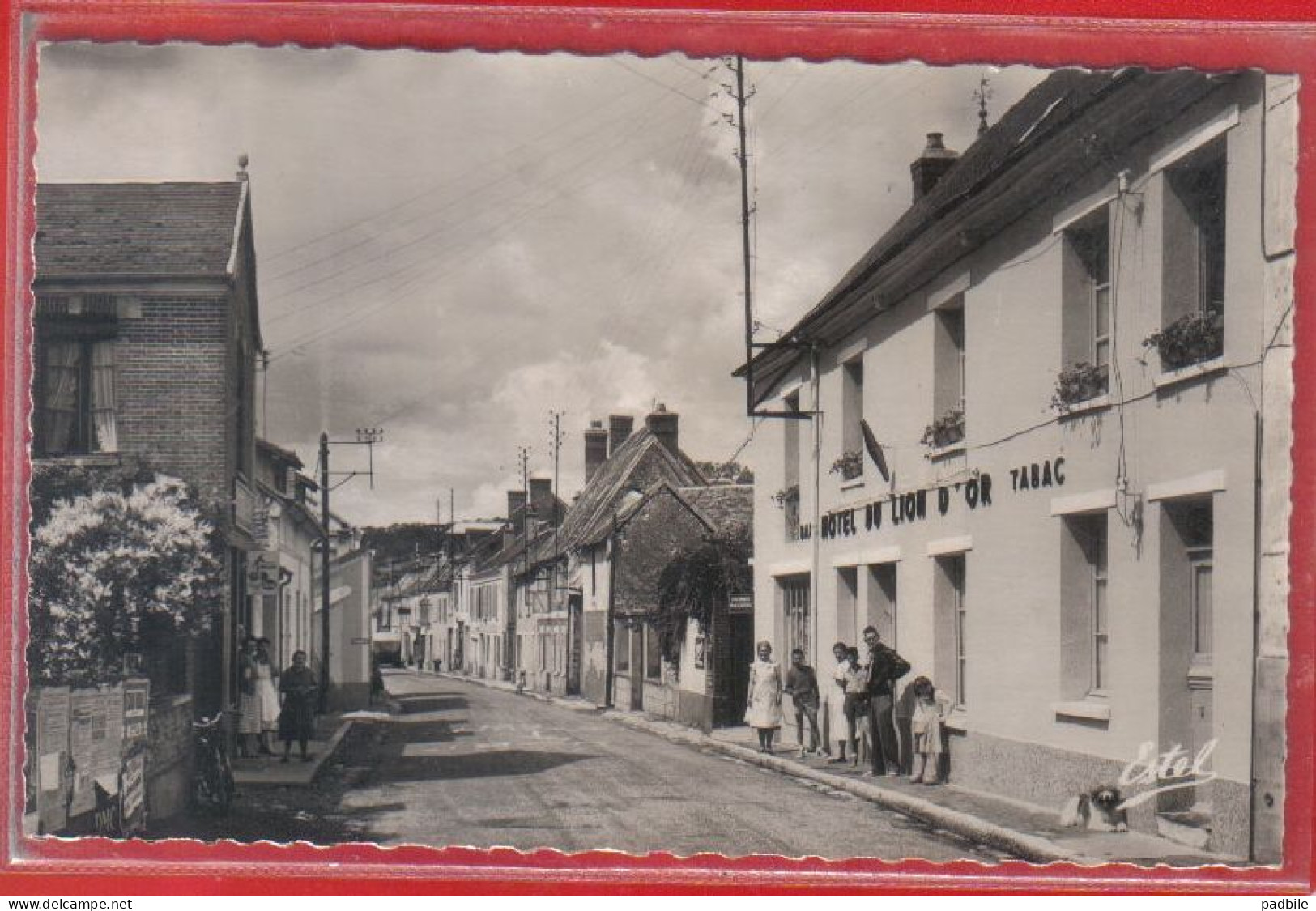 Carte Postale 27. Menilles  Hotel Du Lion D'Or  Très Beau Plan - Other & Unclassified