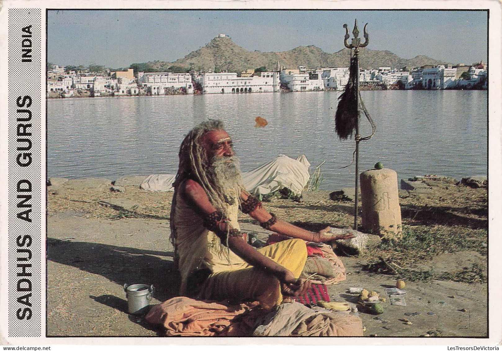 INDE - Sadhus And Gurus - India - Animé - Vue Sur La Ville Au Loin - Carte Postale - India