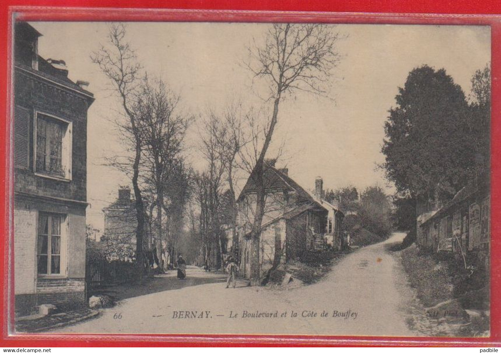 Carte Postale 27. Bernay Le Boulevard Et La Côte De Bouffey  Très Beau Plan - Bernay