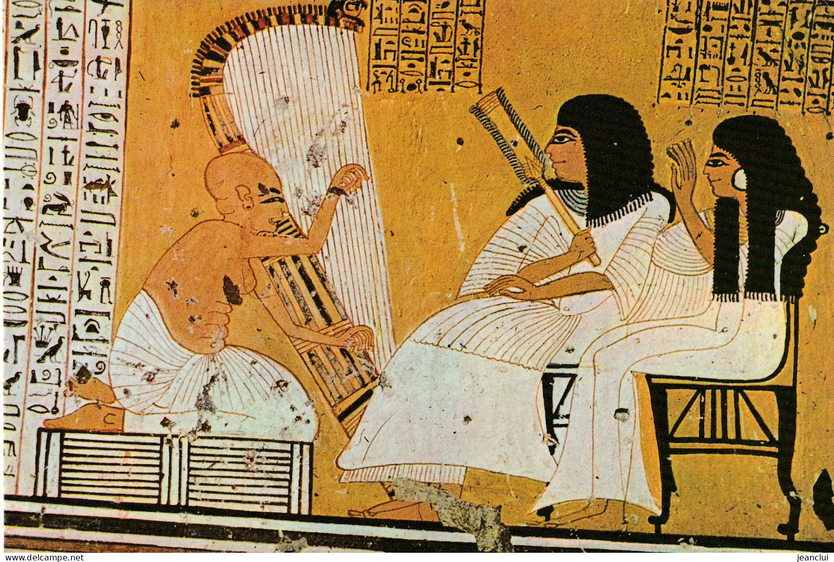 CPM.. DEIR EL MEDINA . TOMB OF NOBLE ANHER-KHAOU 1186 B.C.  LE COUPLE ECOUTANT LE CHANT DU HARPISTE  .  CARTE NON ECRITE - Autres & Non Classés