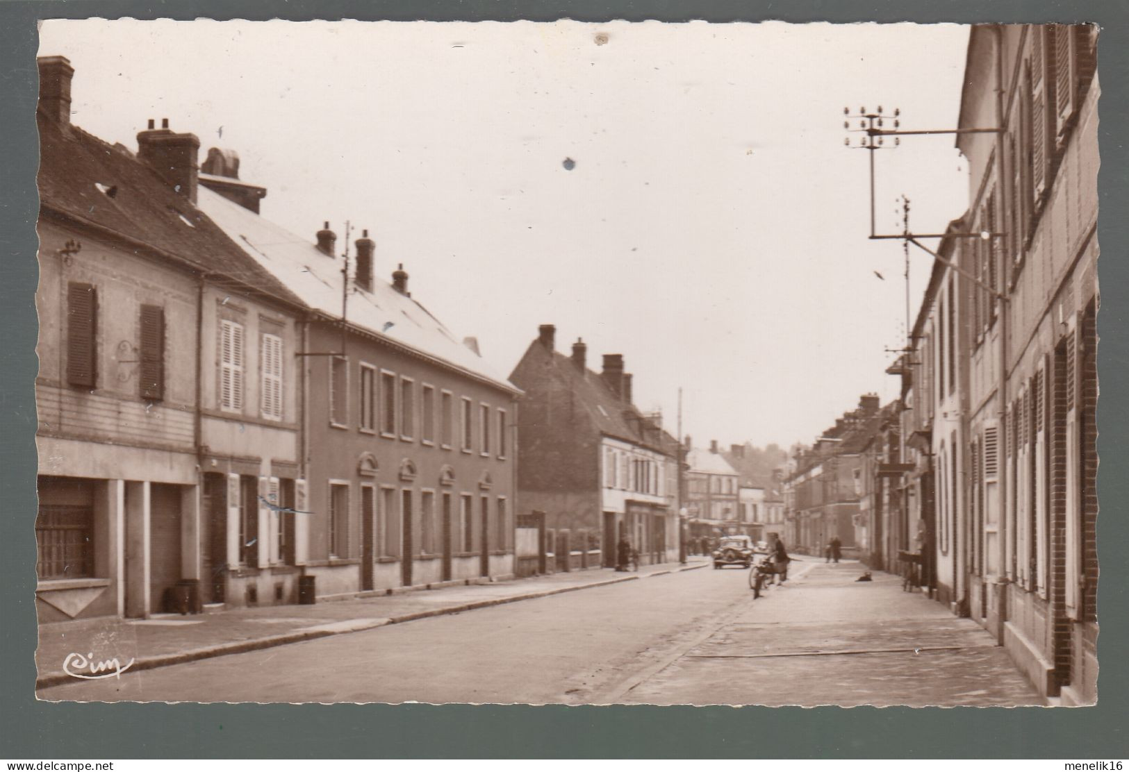 CP - 28 - Senonches - Rue Louis Peuret - Sonstige & Ohne Zuordnung