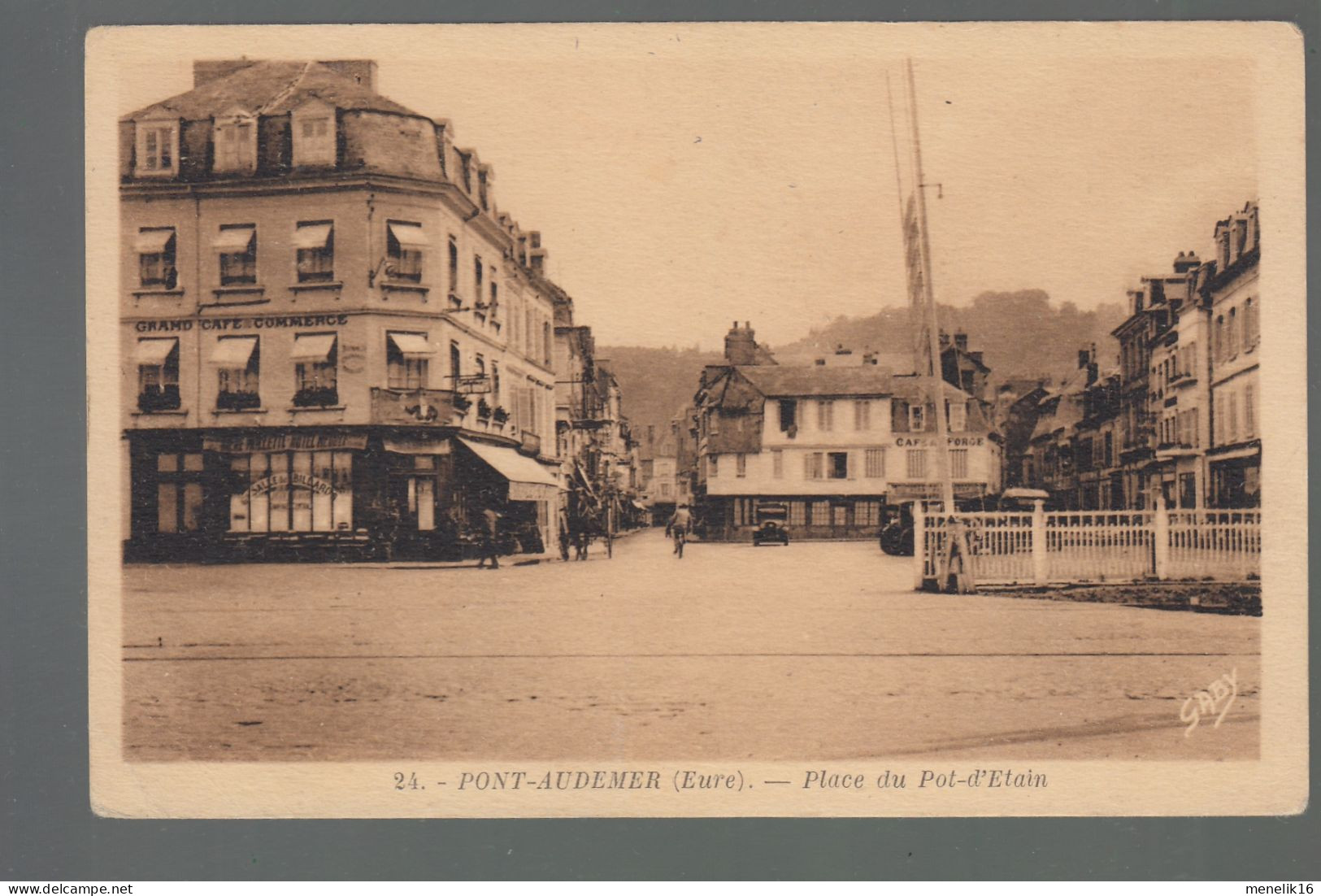 CP - 27 - Pont-Audemer - Place Du Pot-d'Etain - Pont Audemer