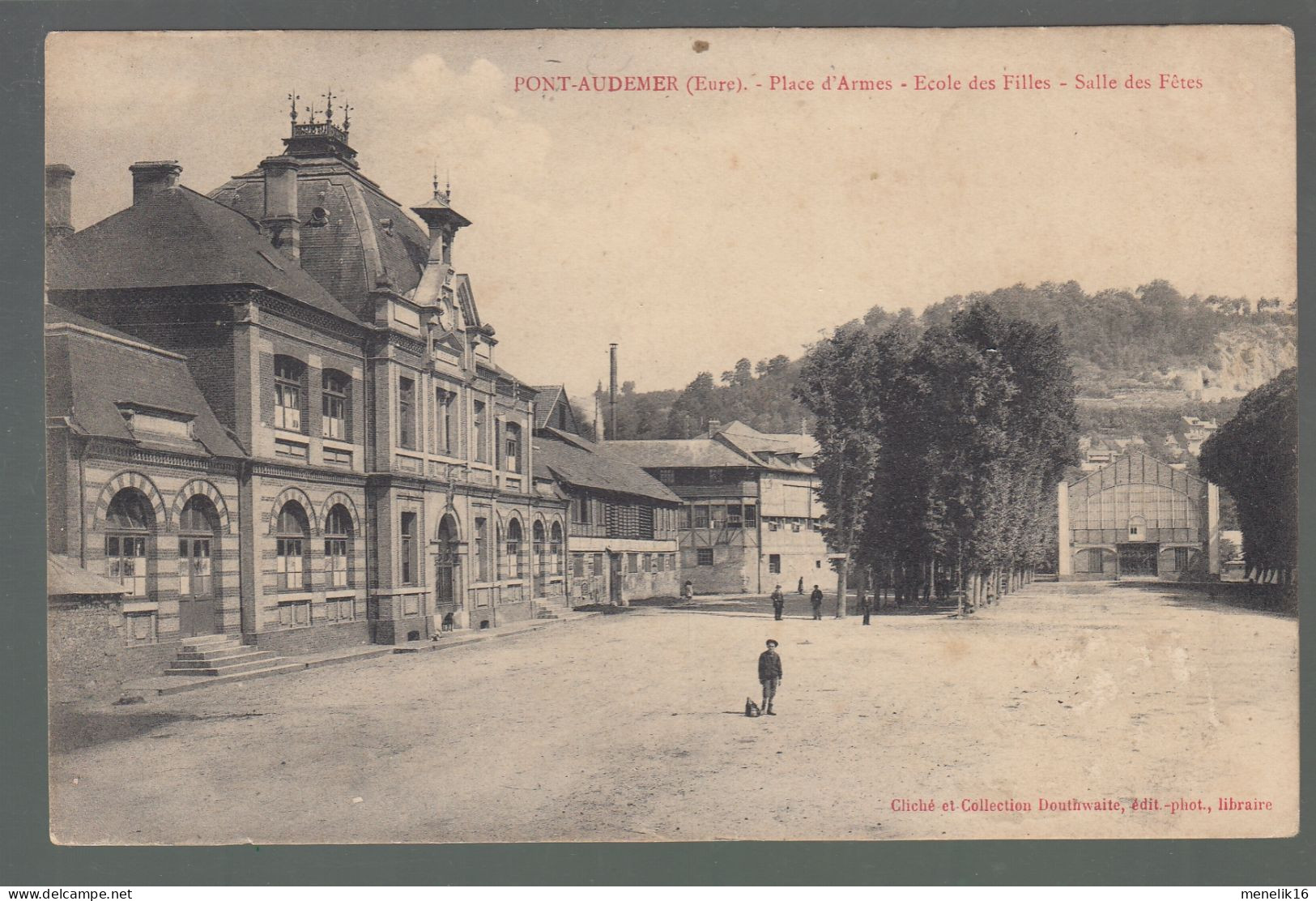 CP - 27 - Pont-Audemer - Place D'Armes - Ecole Des Filles - Salle Des Fêtes - Pont Audemer