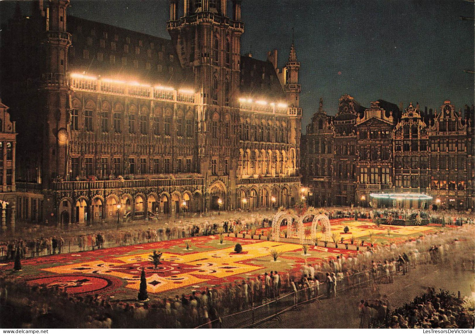 BELGIQUE - Bruxelles - Vue Sur La Grand'Place - Animé - Colorisé - Carte Postale - Altri & Non Classificati