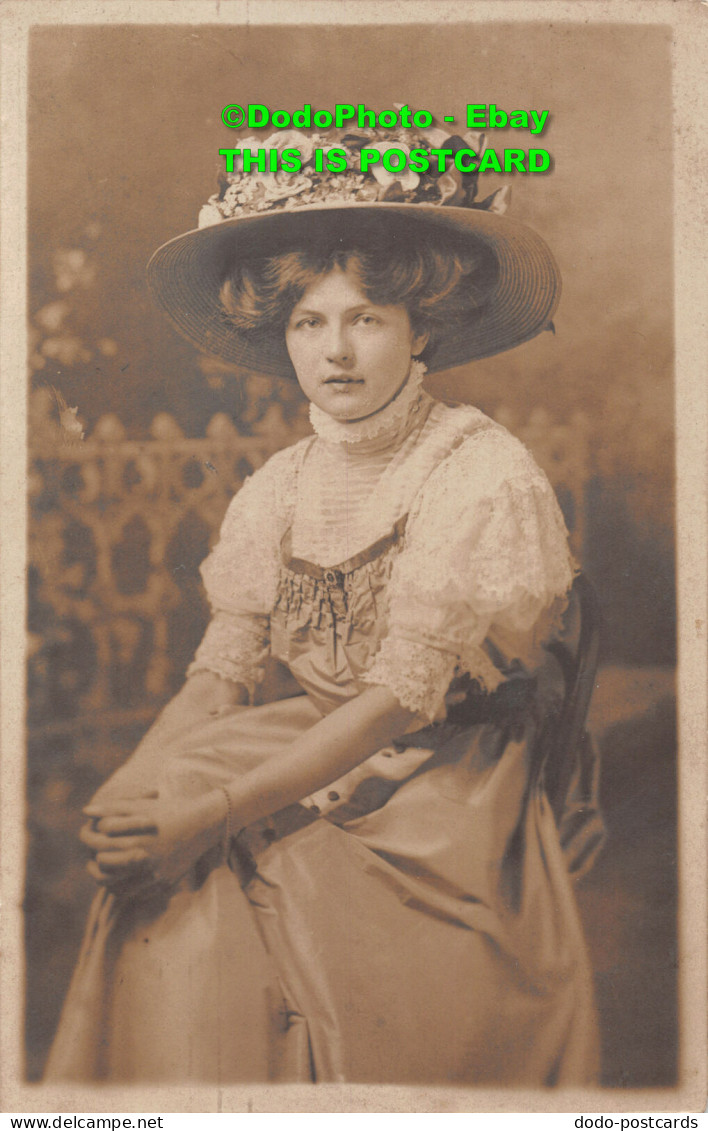 R419464 Woman. Hat. Old Photography. Postcard. 1908 - Monde