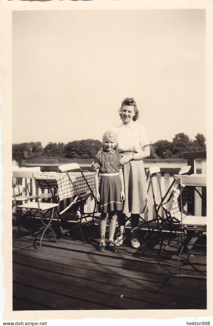 Altes Foto Vintage .Mutter Mit Tochter Um 1960. (  B13  ) - Persone Anonimi
