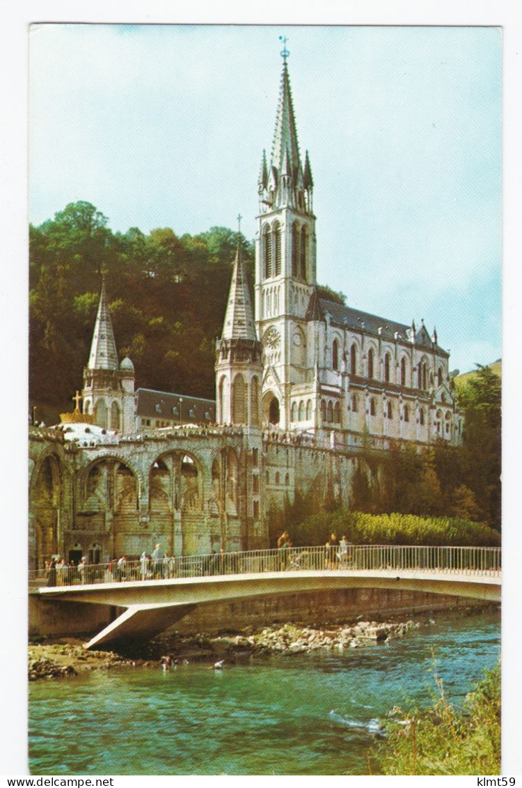 Lourdes - La Basilique Et Le Pont Sur La Gave - Lourdes