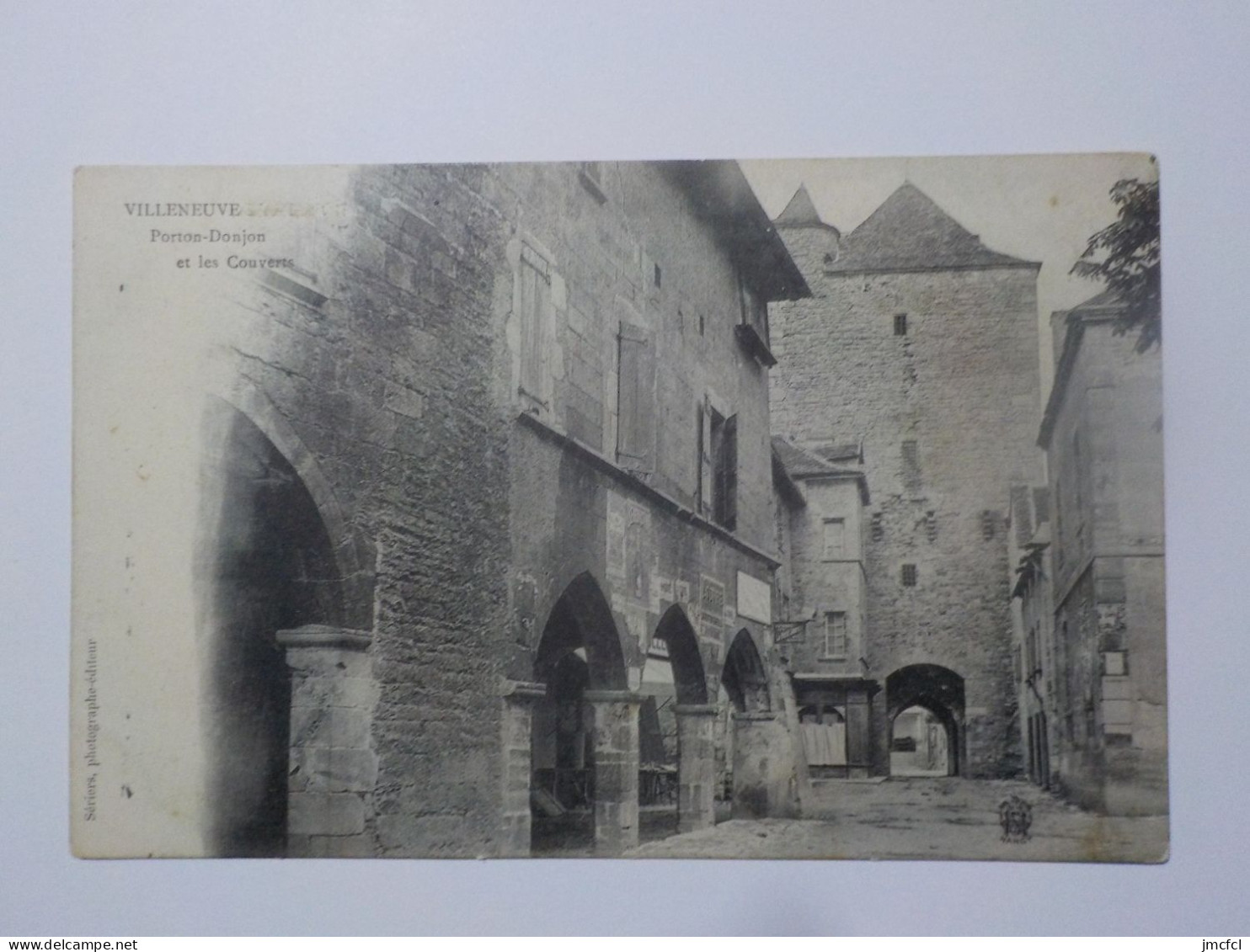 VILLENEUVE SUR YONNE  Porton-Donjon Et Les  Couverts - Villeneuve-sur-Yonne