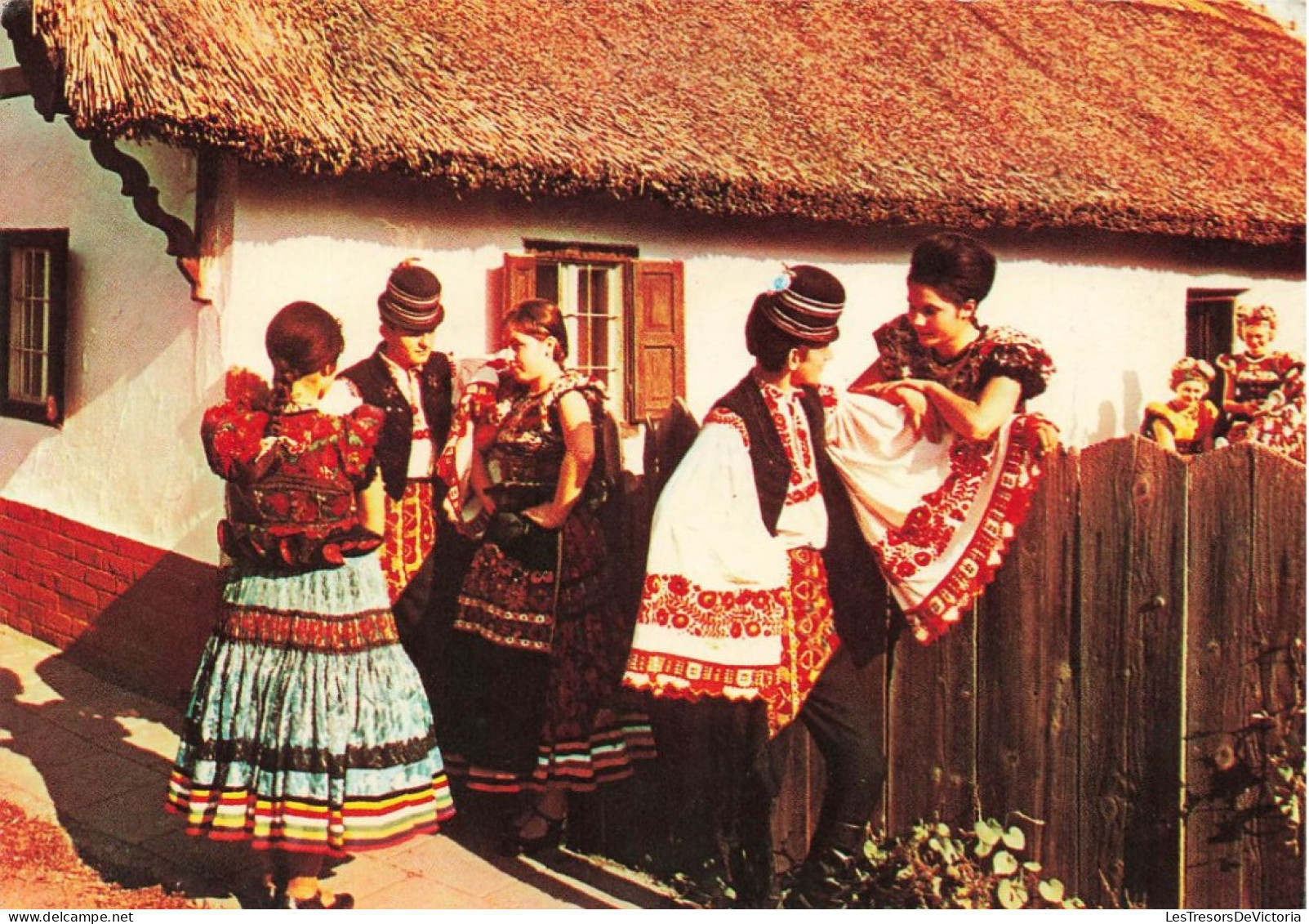 HONGRIE - Traditional Costume Of Mezokovesd - Animé - Carte Postale - Ungheria