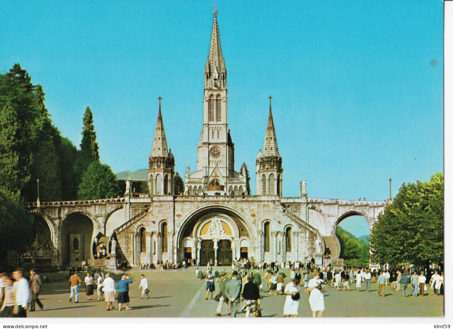 Lourdes - La Basilique - Lourdes