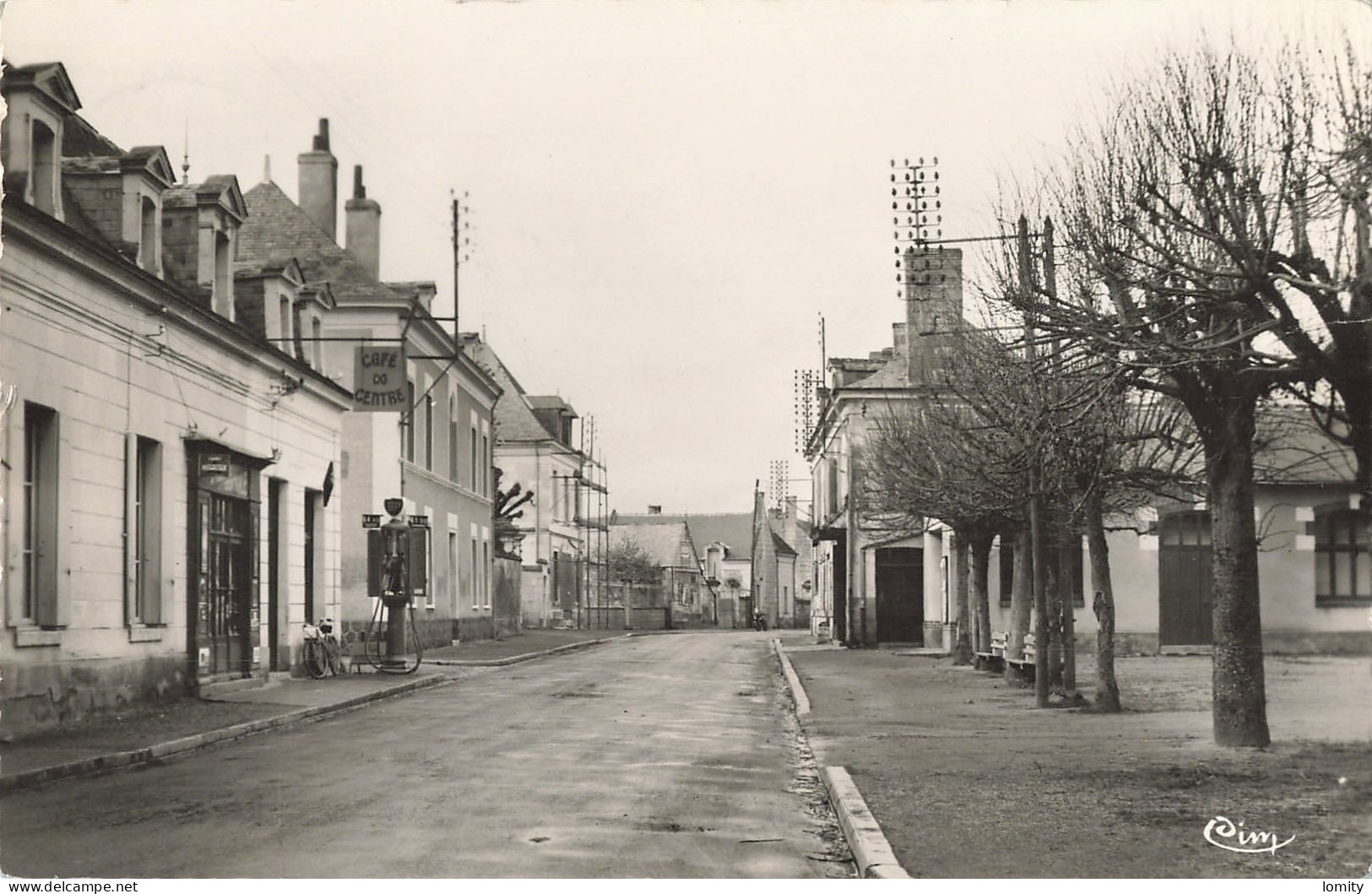 37 Avoine Grande Rue CPSM PF Pompe à Essence Café Du Centre Cachet Avoine 1952 , Voir état Ci Dessous - Other & Unclassified