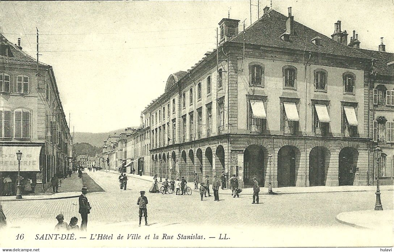 88  SAINT DIE - L' HOTEL DE VILLE ET LA RUE STANISLAS (ref 8840) - Saint Die