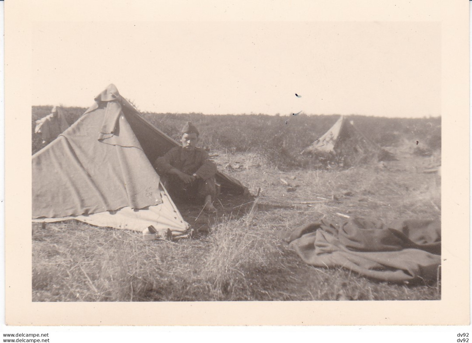 BIVOUAC DURANT LA MARCHE DES CENT BORNES - Krieg, Militär