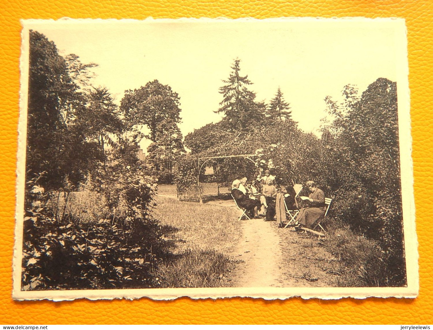 LOUISE-MARIE - MARKEDAL -   Gesticht St-Leonard , Een Mooi Hoekje Hof  - Institut St Léonard , Un Beau Coin De Jardin - Maarkedal