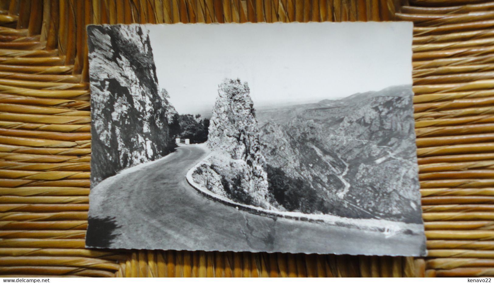 Les Gorges Du Verdon , La Route Au Cirque De Vaumale "" Beau Timbre "" - Provence-Alpes-Côte D'Azur