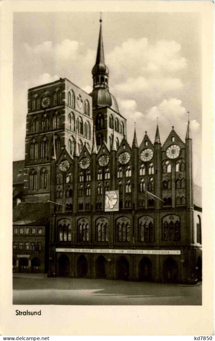 Stralsund - Kirche Und Rathaus - Stralsund