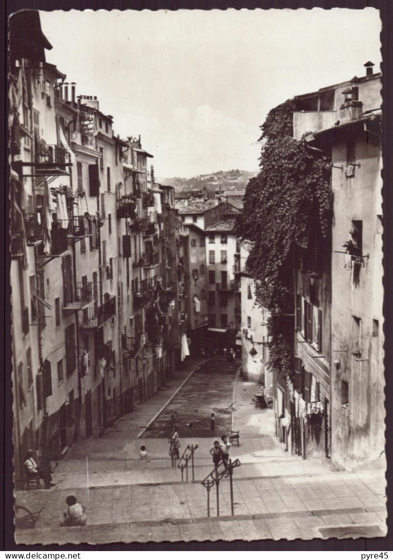 NICE VIEILLE RUE 06 - Life In The Old Town (Vieux Nice)