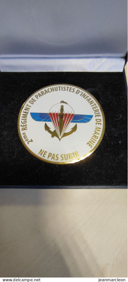 Médaille Du 2 RPIMa Parachutiste Dans Son écrin Neuve - Frankreich