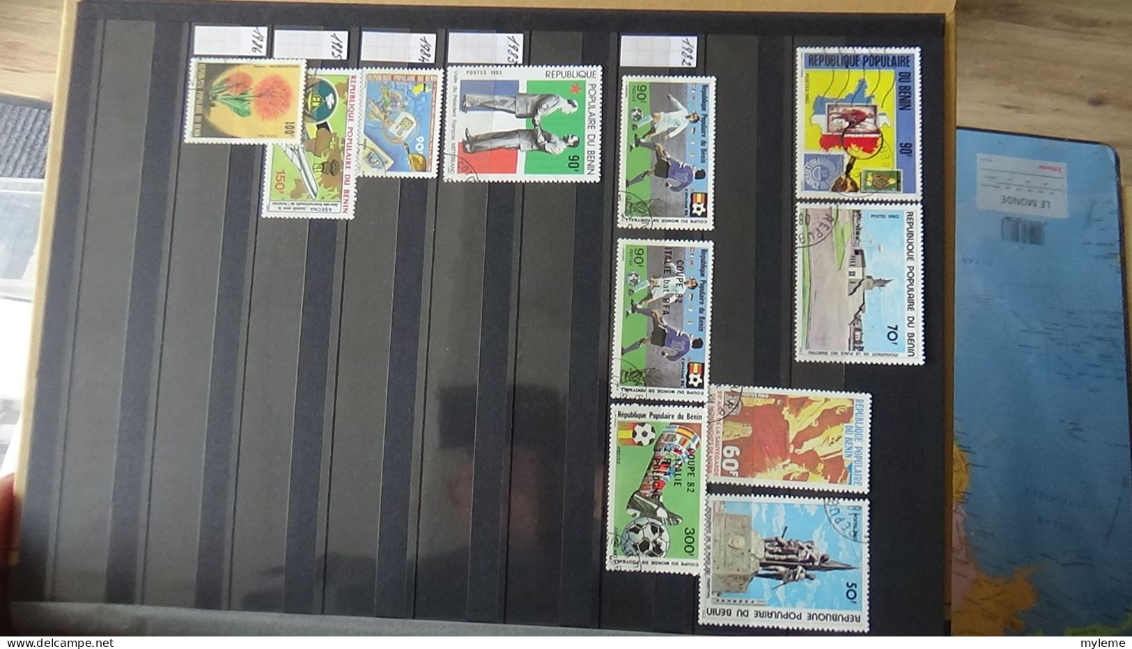 BG1 Ensemble De Timbres De Divers Pays + 10 Timbres Italie N° 2370Aa ** Cote 2500 Euros. A Saisir !!! - Verzamelingen (in Albums)