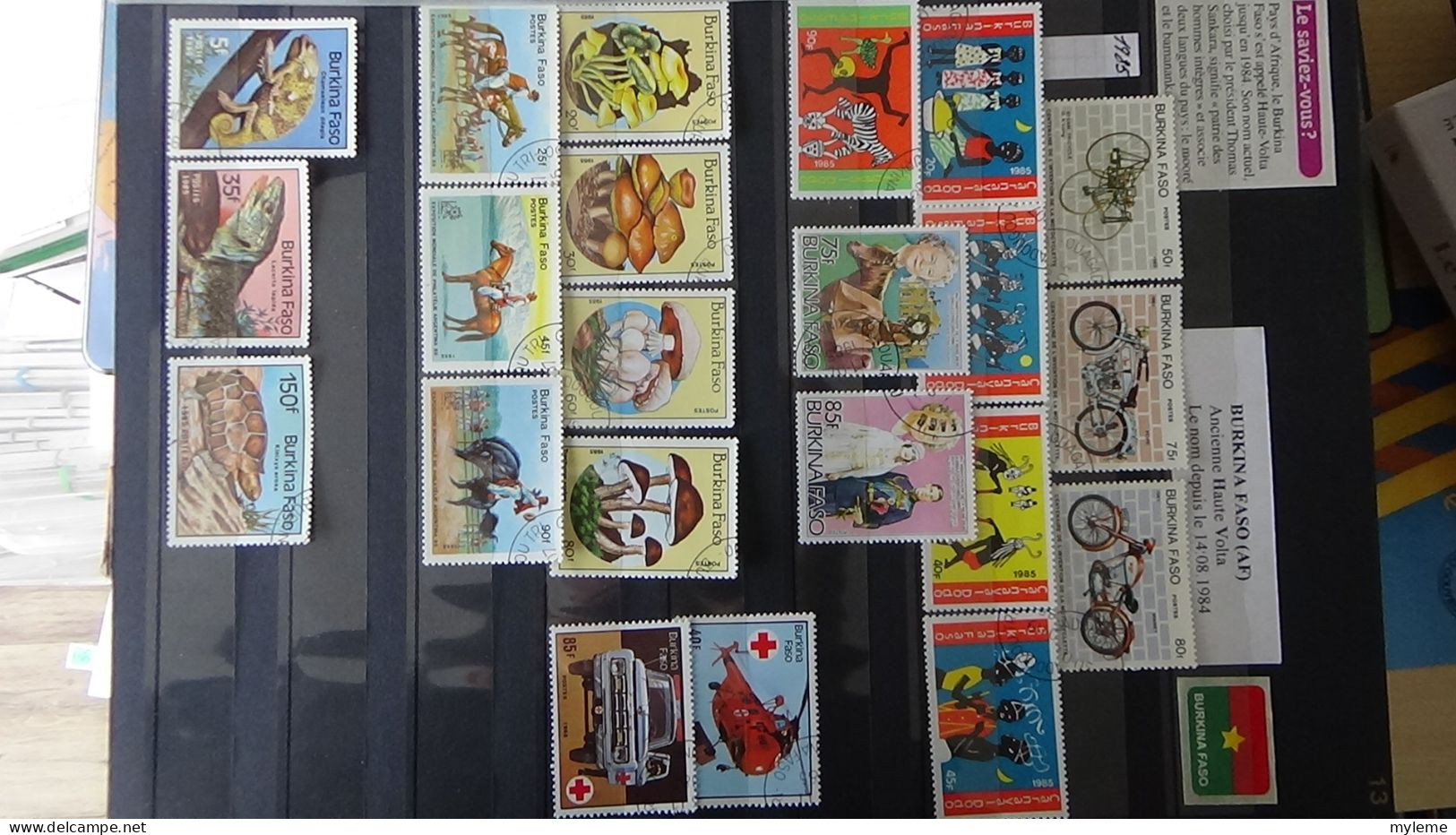 BG1 Ensemble de timbres de divers pays + 10 timbres Italie N° 2370Aa ** Cote 2500 euros. A saisir !!!