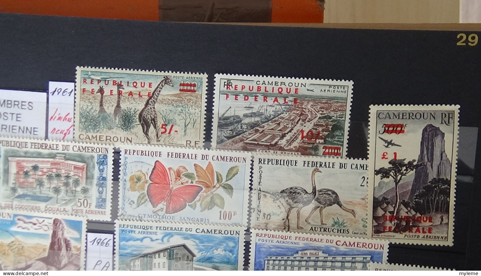 BG1 Ensemble de timbres de divers pays + 10 timbres Italie N° 2370Aa ** Cote 2500 euros. A saisir !!!