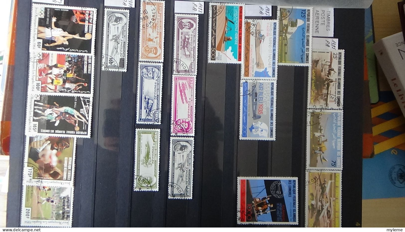 BG1 Ensemble de timbres de divers pays + 10 timbres Italie N° 2370Aa ** Cote 2500 euros. A saisir !!!