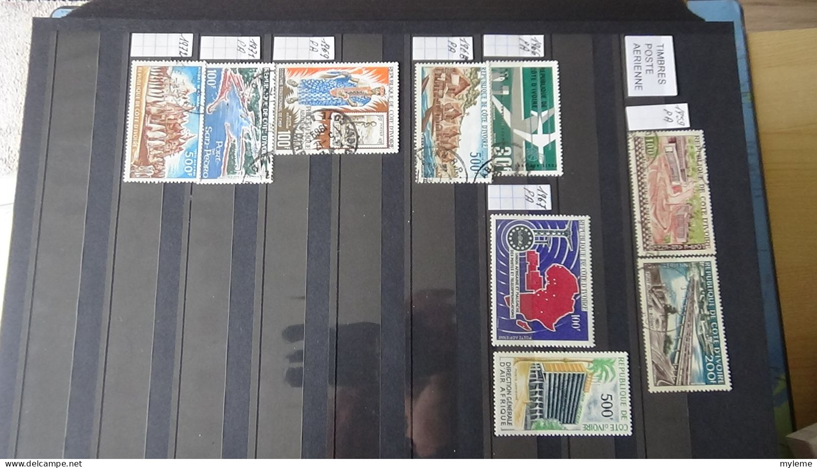 BG1 Ensemble de timbres de divers pays + 10 timbres Italie N° 2370Aa ** Cote 2500 euros. A saisir !!!