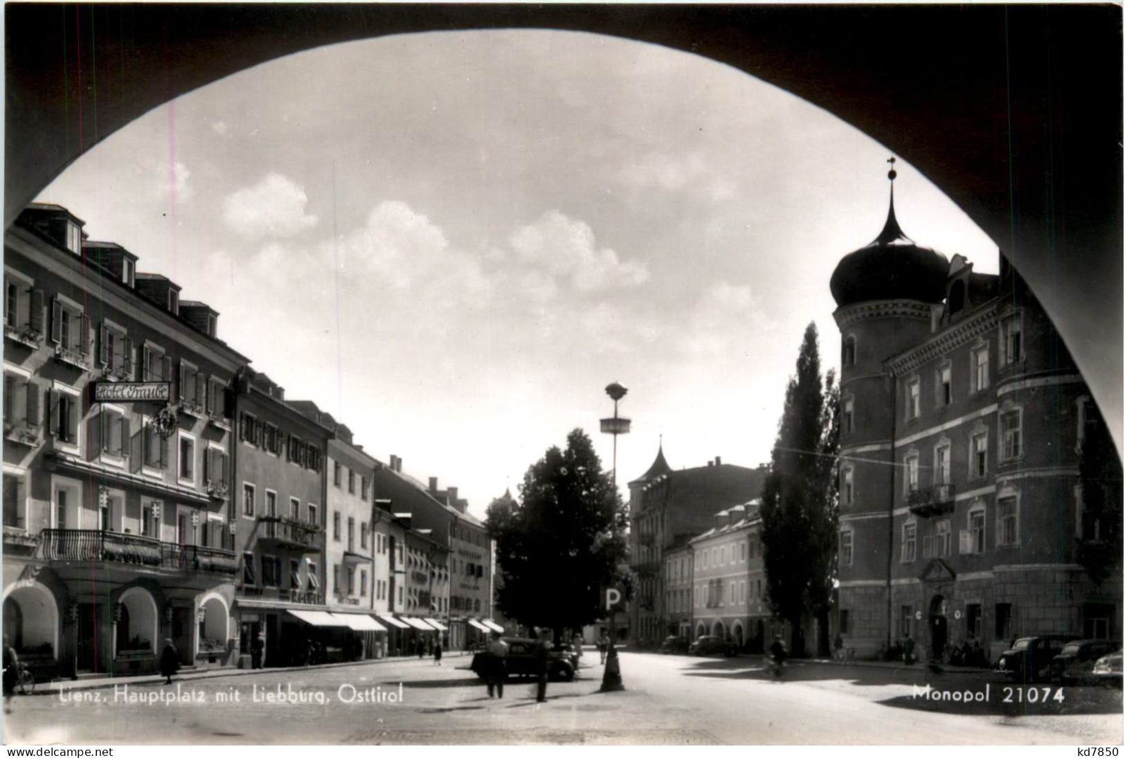 Lienz, Hauptplatz Mit Liebburg - Lienz