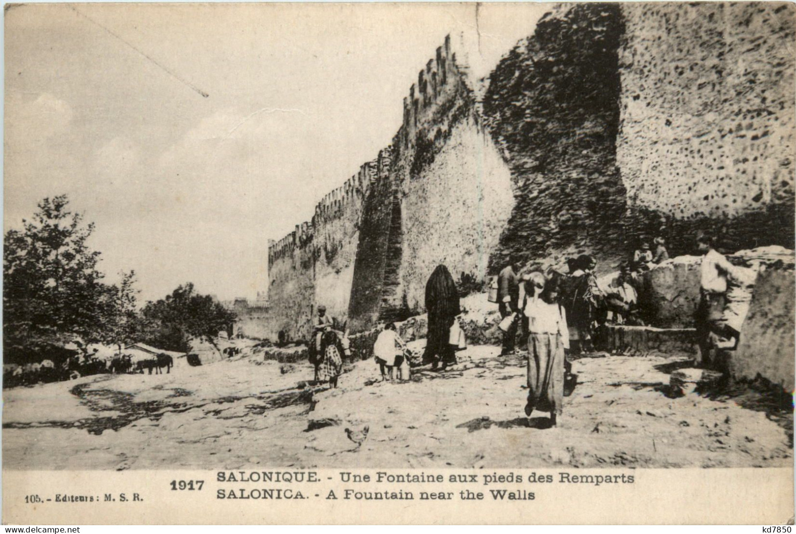 Salonique - Une Fontaine Aux Pieds Des Remparts - Grèce