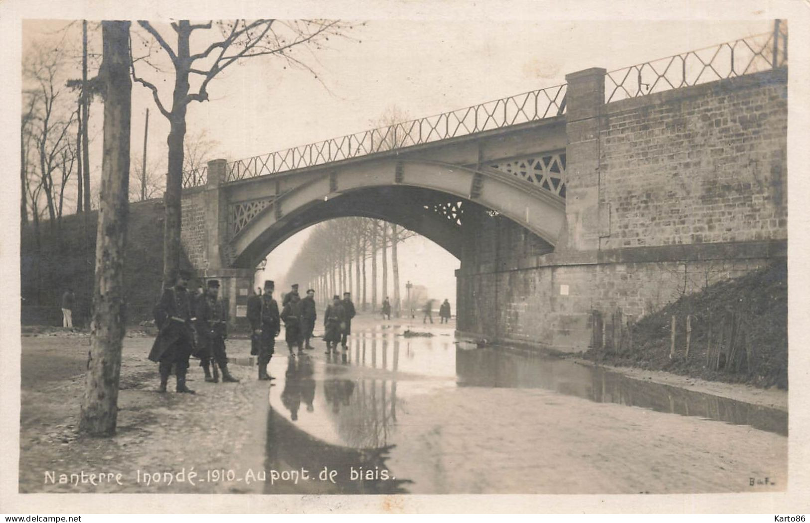 Nanterre * Carte Photo * La Ville Inondée En 1910 * Au Pont De Biais * Militaires - Nanterre