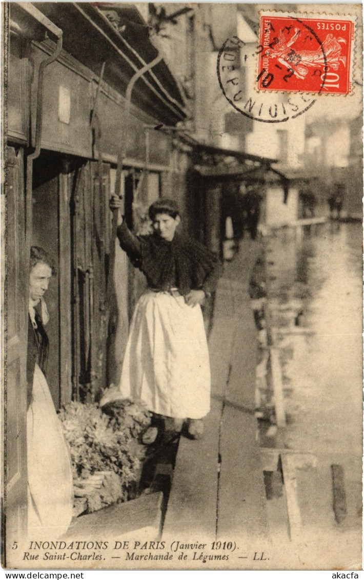 CPA Paris Rue St-Charles Inondations (1390779) - De Overstroming Van 1910